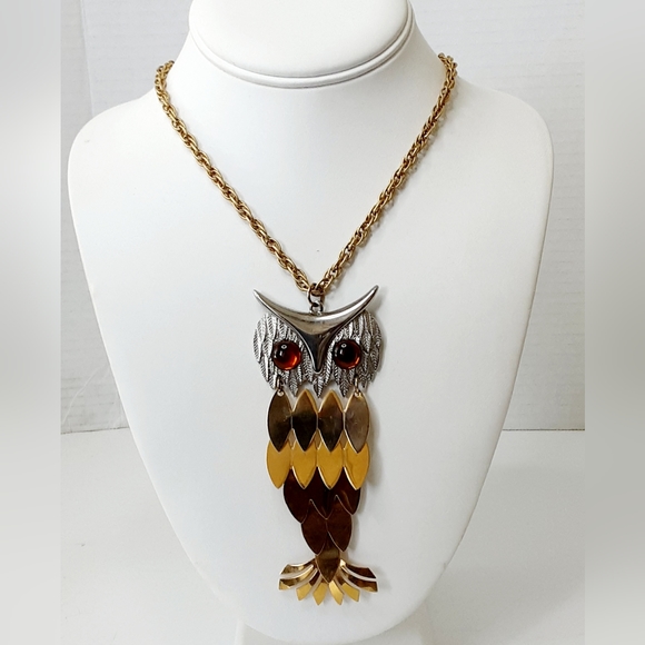 VTG Articulated Owl Pendant Gold Tone Necklace and Earrings - Picture 5 of 9